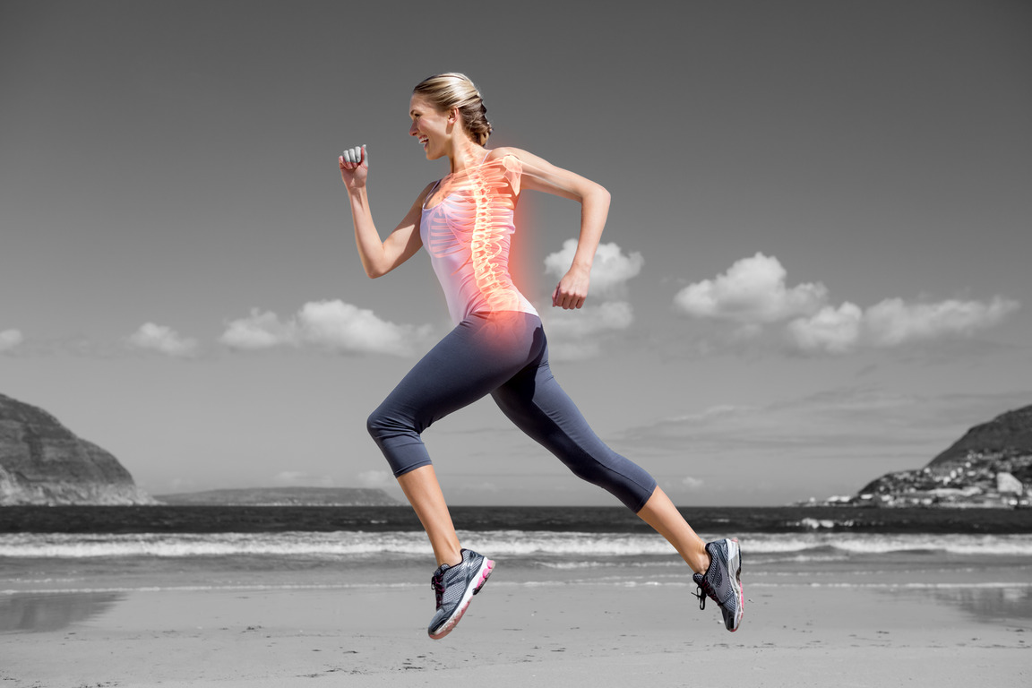 Frau glücklich mit gesunden Knochen am Sport treiben